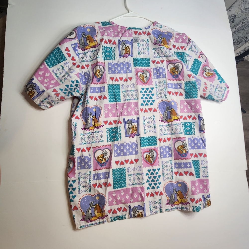WOMENS NOVELTY Disney White Med Lady and the Tramp SCRUB Short Sleeve TOP Hearts